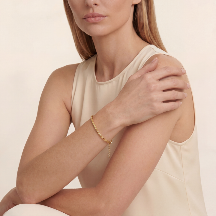 Fine Chain Bracelet • Twist